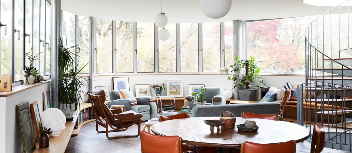 Living room with curved walls and windows, Melbourne, Victoria, Australia [2600x1460]
