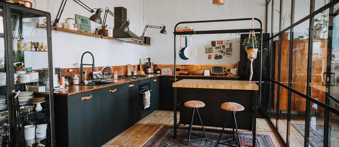 Kitchen of an old apartment in Wschowa, Poland. [1500x1000]