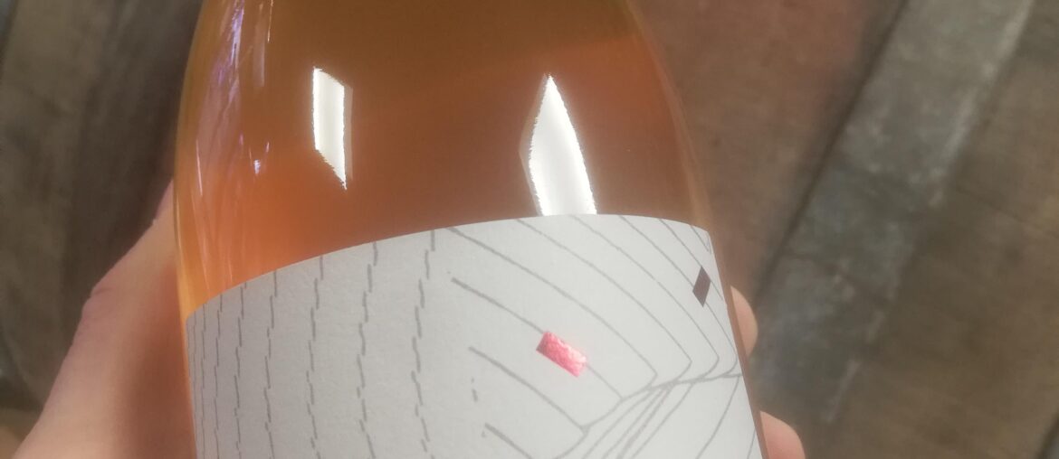 LGAR "On est pas bien là?" D. Bautin. his last creation : maceration of muscat. zero sulfites adds at any moment and no filtration (sorry for my English and the quality of the picture)