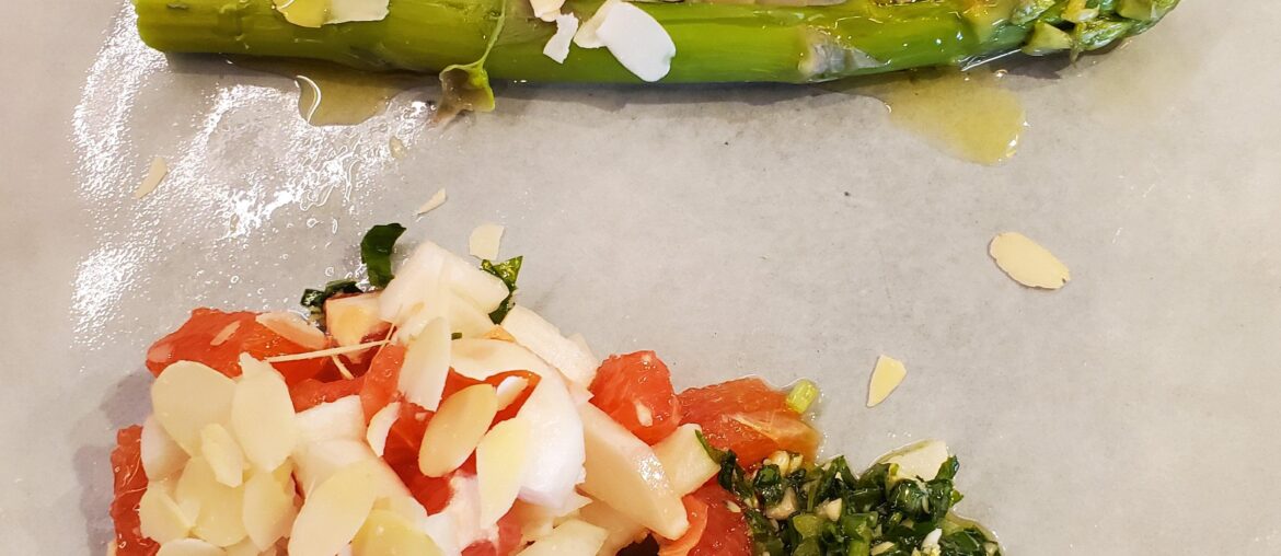 Asperges et pesto a l'ail des ours avec une salade pomelo/navets