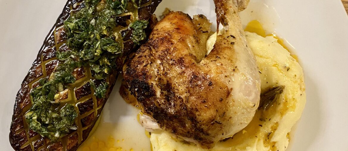 Poulet rôti citron romarin, purée robuchon, courgette grillée et gremolata de menthe