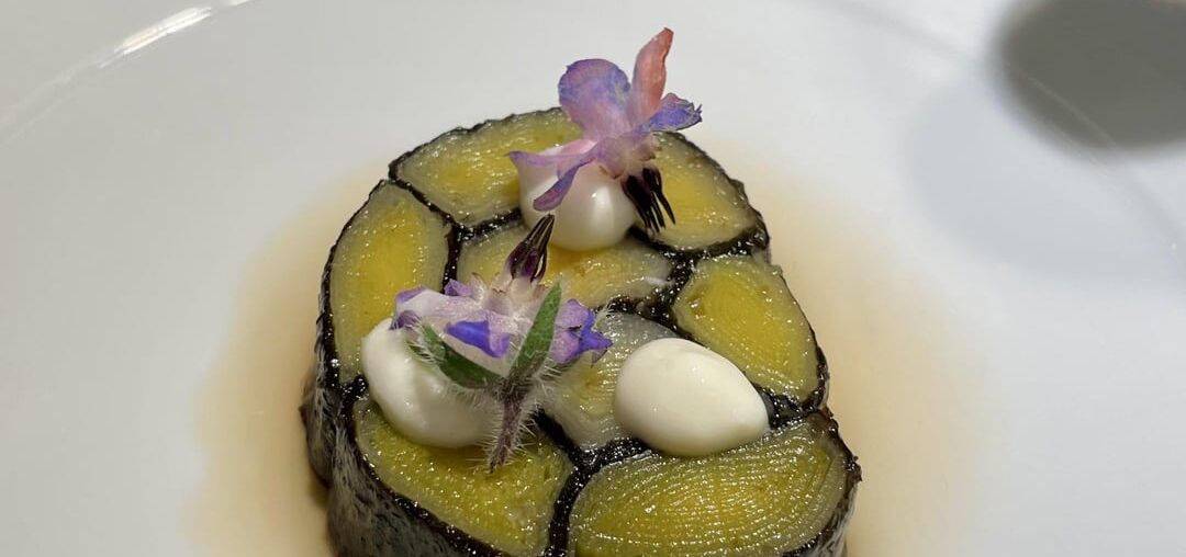 Mosaïque de poireaux Nori, reduction de café oignons brulés & Madeire!