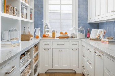Bright pantry with glazed blue tiles (696x924)
