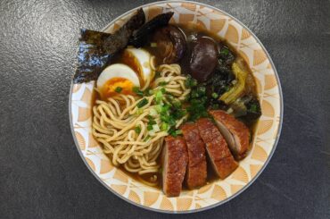 Ramen maison avec canard laqué