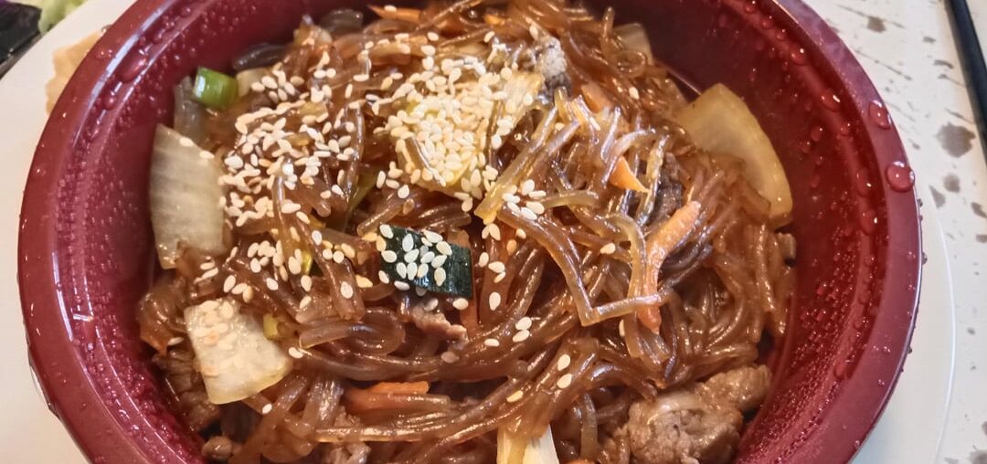 Japtchae : Nouilles de patates douces Cornéennes et mandoo (raviolis aux légumes)