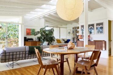 Refurbished Mid-century modern home on a hillside, Chevy Chase Canyon, Glendale, Los Angeles County, California [1820x1024]