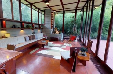 Frank Lloyd Wright's Louis Penfield House, Willoughby Hills, Ohio. Louis Penfield, a painter and acquaintance of Wright, commissioned the architect to design a house that would accommodate his 6-foot-8-inch (2.03 m) frame. [994x733]