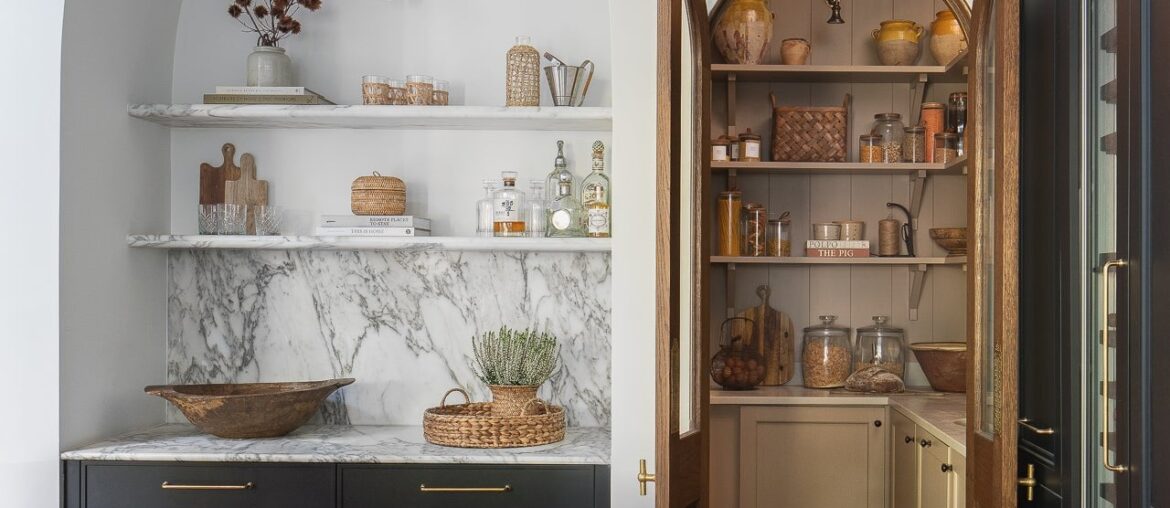 Arched nook next to the arched entrance to the butler's pantry, Chiswick, West London, UK [1280x1600]