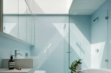 Tiled bathroom with a skylight, Maroubra, Sydney, Australia [2500x2719]