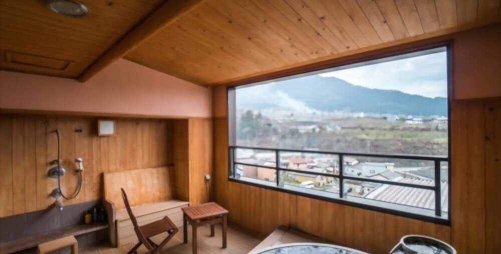 Traditional Japanese shower room near a Onsen [1000x633]