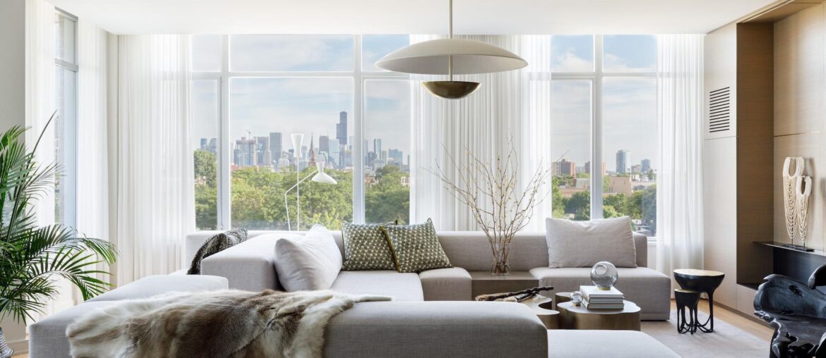 Lincoln Park penthouse looking over the Chicago skyline [1764 x 1176]