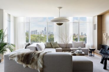 Lincoln Park penthouse looking over the Chicago skyline [1764 x 1176]