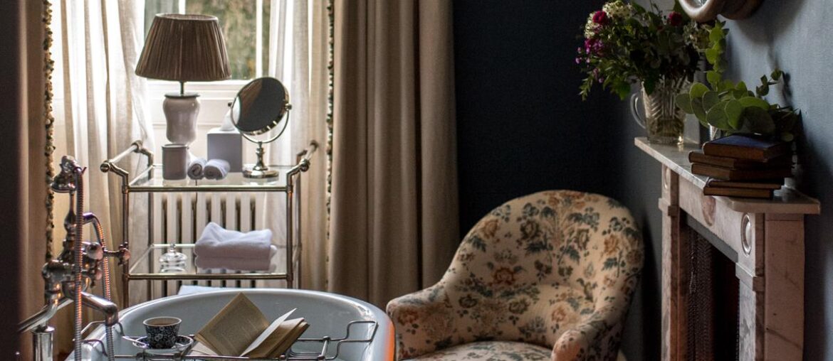 Decadent Bathroom at Babington House in Somerset, England. [1200x1800]
