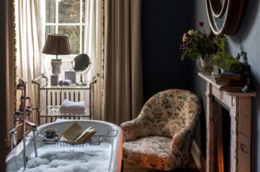 Decadent Bathroom at Babington House in Somerset, England. [1200x1800]