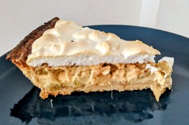 Tarte rhubarbe-gingembre meringuée