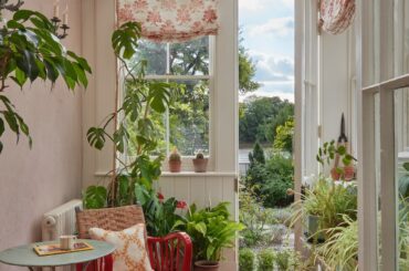 Garden room in a Georgian townhouse by the Thames, Hammersmith, West London, UK [1300x1625]