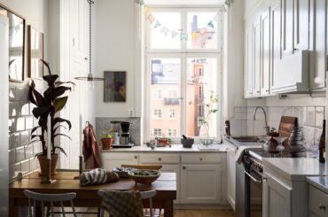 Apartment kitchen with a view in a 1905 building, Södermalm, central Stockholm, Sweden [2000x1499]