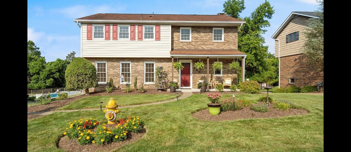 245 Karen Drive Elizabeth, PA | ColdwellBankerHomes.com 245 Karen Drive Elizabeth, PA | ColdwellBankerHomes.com