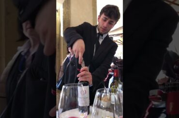 How did he do that with the cork??? That’s elegant table service!!