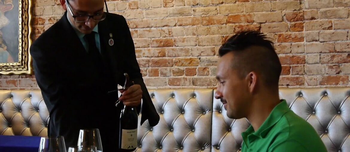 Sommeliers Teach: Proper bottle service “Sparkling and Still Wine” Sommeliers Teach: Proper bottle service "Sparkling and Still Wine"