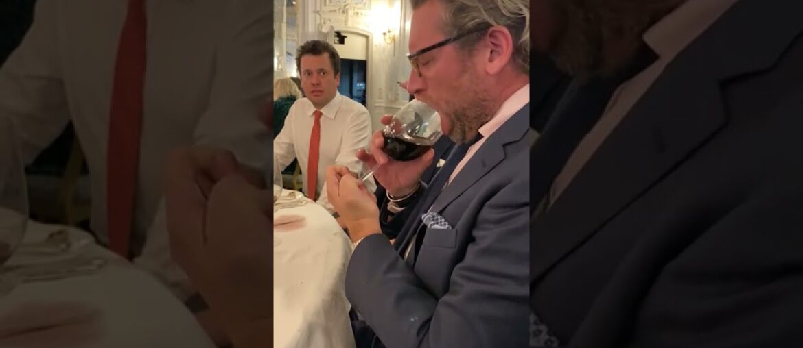 Expert sommelier technique