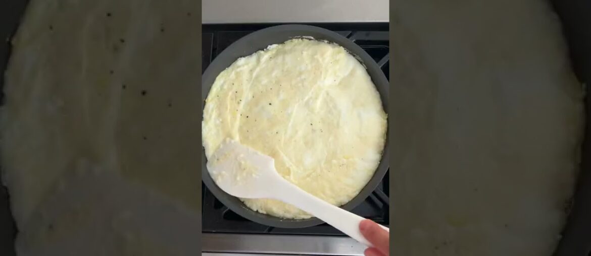 Is this how the French make omelettes #shorts | FeelGoodFoodie