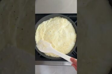 Is this how the French make omelettes #shorts | FeelGoodFoodie