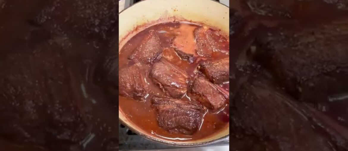 Red Wine Braised Short Ribs #shorts #braisedshortribs #redwinebraisedshortribs