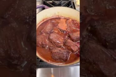 Red Wine Braised Short Ribs #shorts #braisedshortribs #redwinebraisedshortribs