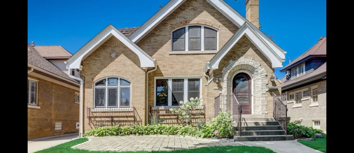 2457 Lefeber Ave, Wauwatosa, WI