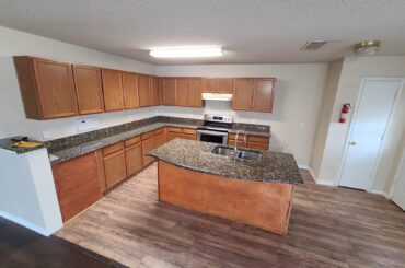 Kitchen Flooring Ideas to Match Laminate in Dining Room