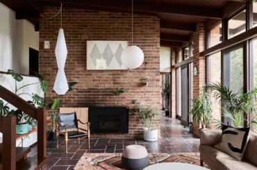 1966 mid-century home full of natural light in Fitzroy, Melbourne, Victoria, Australia [2600x1460]