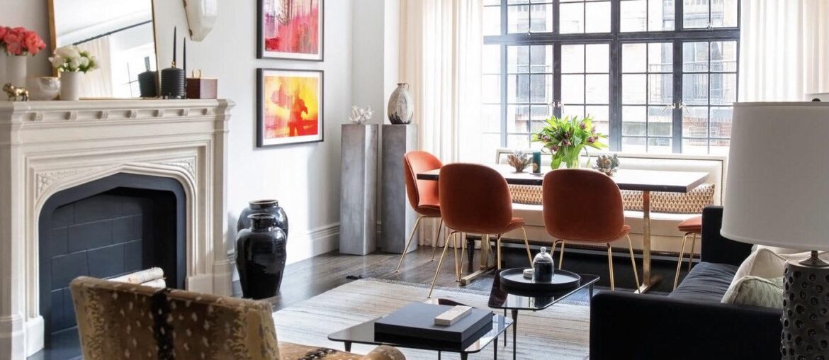 Living Room in a Prewar Apartment in Gramercy Park, New York. Designed by: Bennett Leifer. [1405x1405].