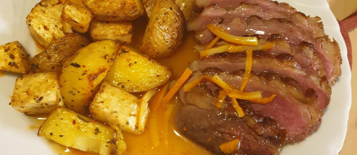 Pommes de terres et céleri pomme au four, magret de canard, sauce bigarade