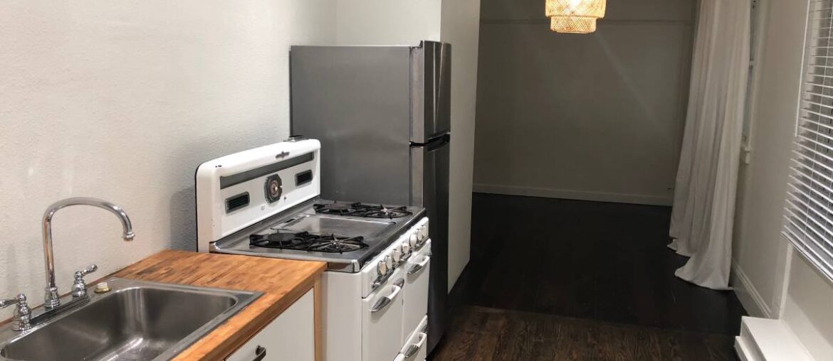 What's the make and model of this oven?