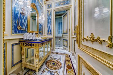 Ornate blue and gold bathroom [1600x1067]