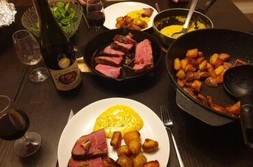 Côte de bœuf, sauce béarnaise et pommes de terre confites, le tout arrosé d'un Côtes du vivarais, dernier souvenir d'un passage en Ardèche