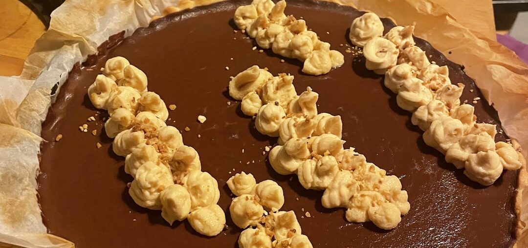 Tarte au chocolat noir avec ganache montée au caramel beurre salée !