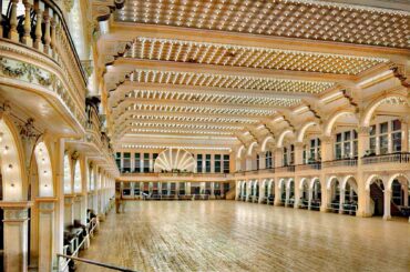 1905 colorized photo of Dreamland Ballroom at Coney Island, New York. [1700X1335]