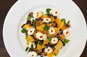 Chou fleur rôti, carpaccio d’oranges, miel, harissa, crème de sesame, yaourt, citron