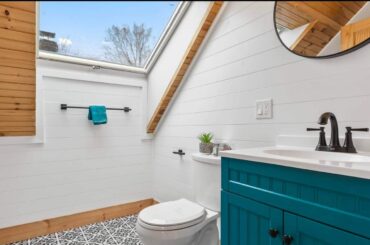 remodeled bathroom by @jrsproperties 2400x1601