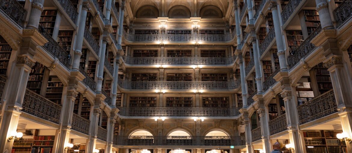 The main room at the Peabody Library in Baltimore, Maryland [2048 x 1463]