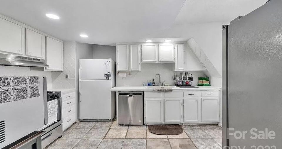 House built in 1979, opinions on how I can refresh this kitchen?