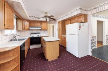Ideas to renovate this kitchen? Buying new home and will do a total renovation.