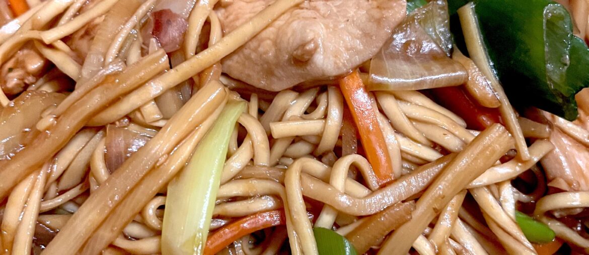 Nouilles sautées au poulet/légumes