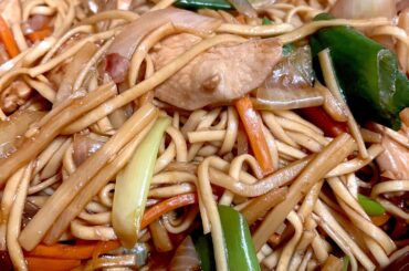 Nouilles sautées au poulet/légumes