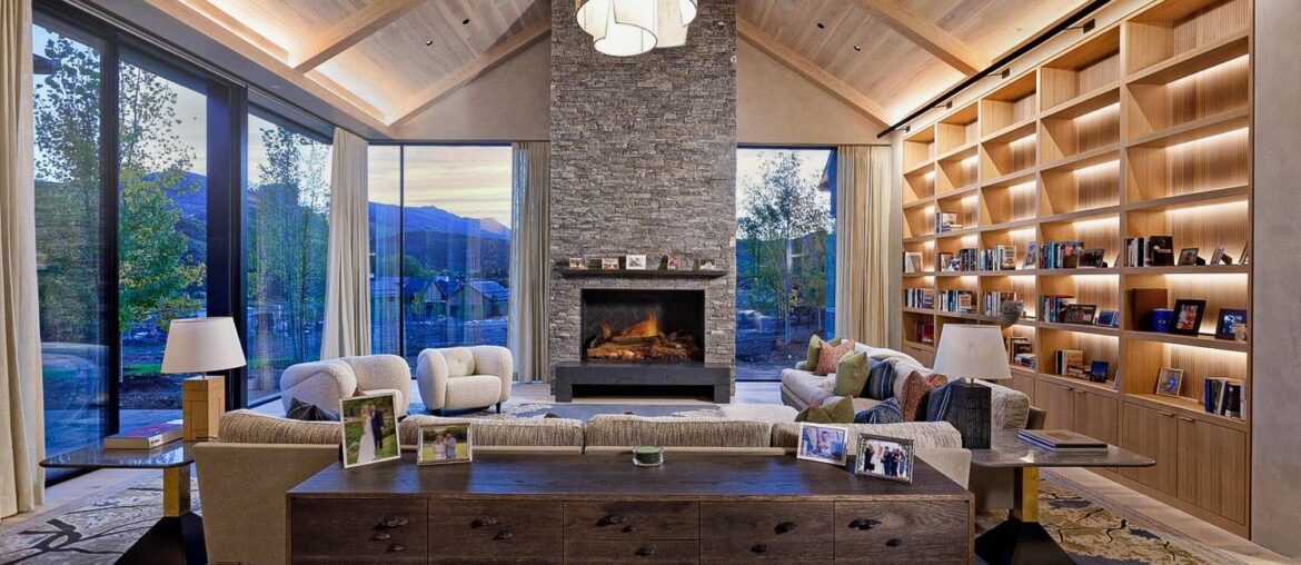Well Appointed Family Room with All the Views in Aspen, CO [1499×1000]