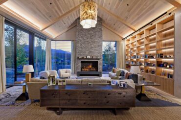 Well Appointed Family Room with All the Views in Aspen, CO [1499×1000]