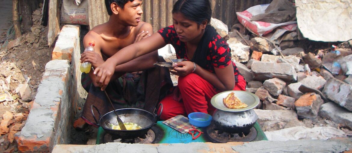 Alleyway kitchen in Dhaka, India