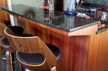 Amazing DIY Kitchen Island Bar without Corbels to Support Granite!